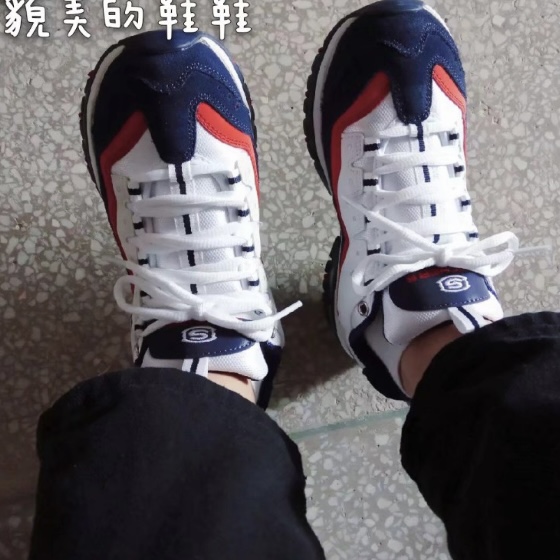 这双鞋颜值很高，很百搭，爱了