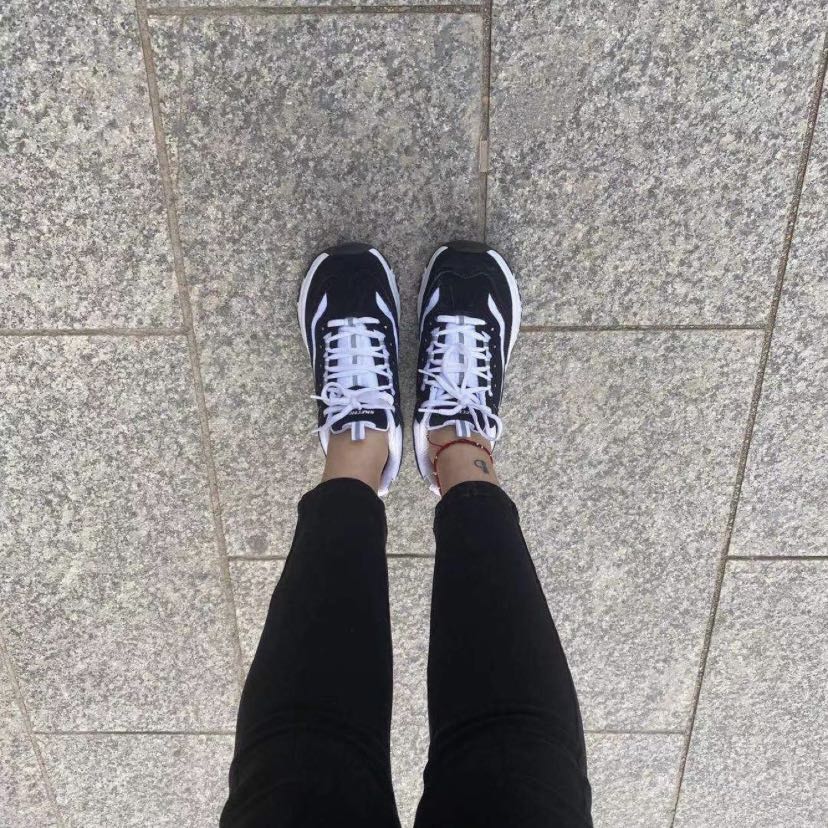 Skechers黑色/白色