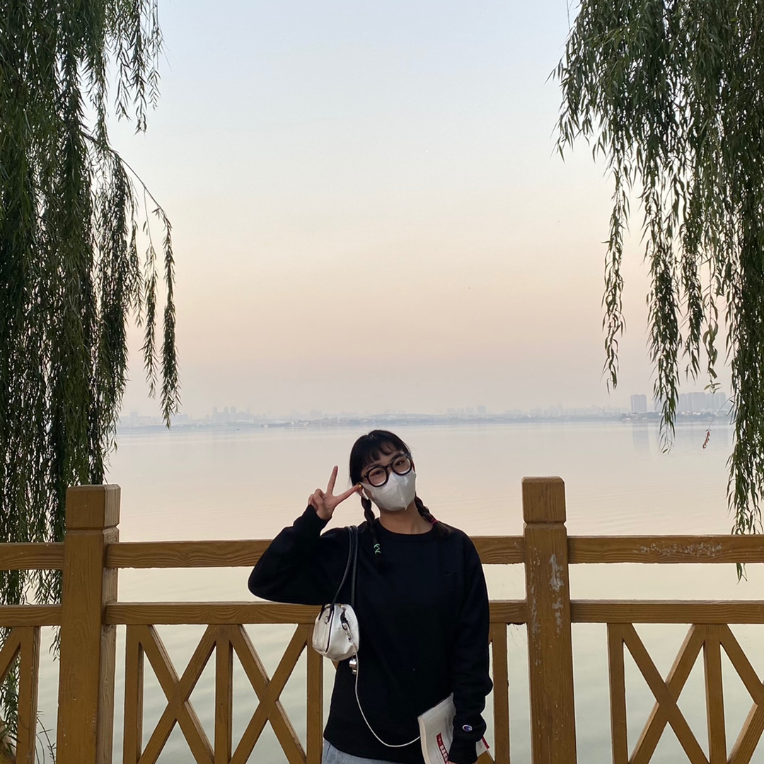 美版情侣款彩色双标卫衣 分享