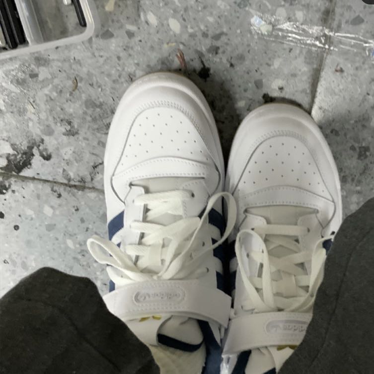 adidas 珍珠白/黑色