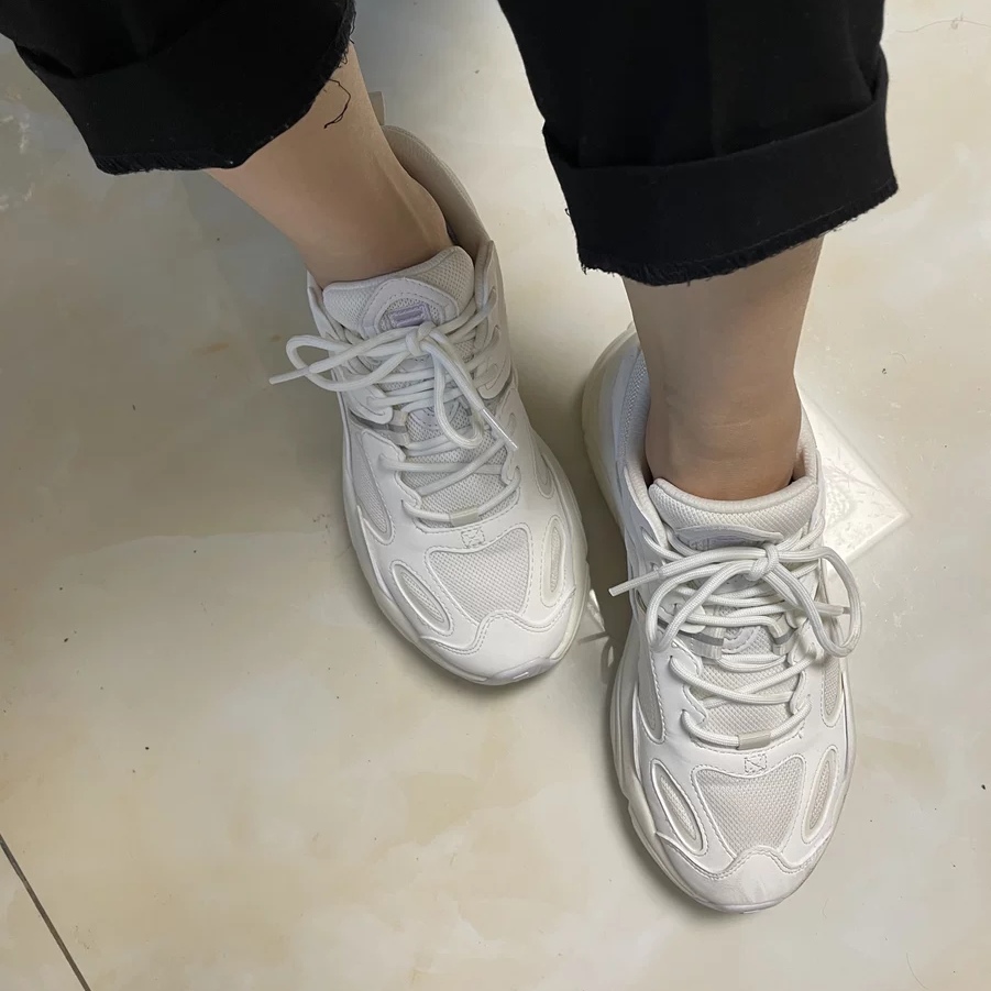穿起来很帅气，追求潮流，不从众