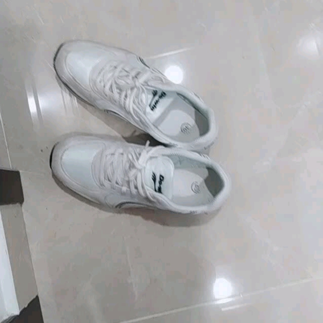 新买的鞋子很好看