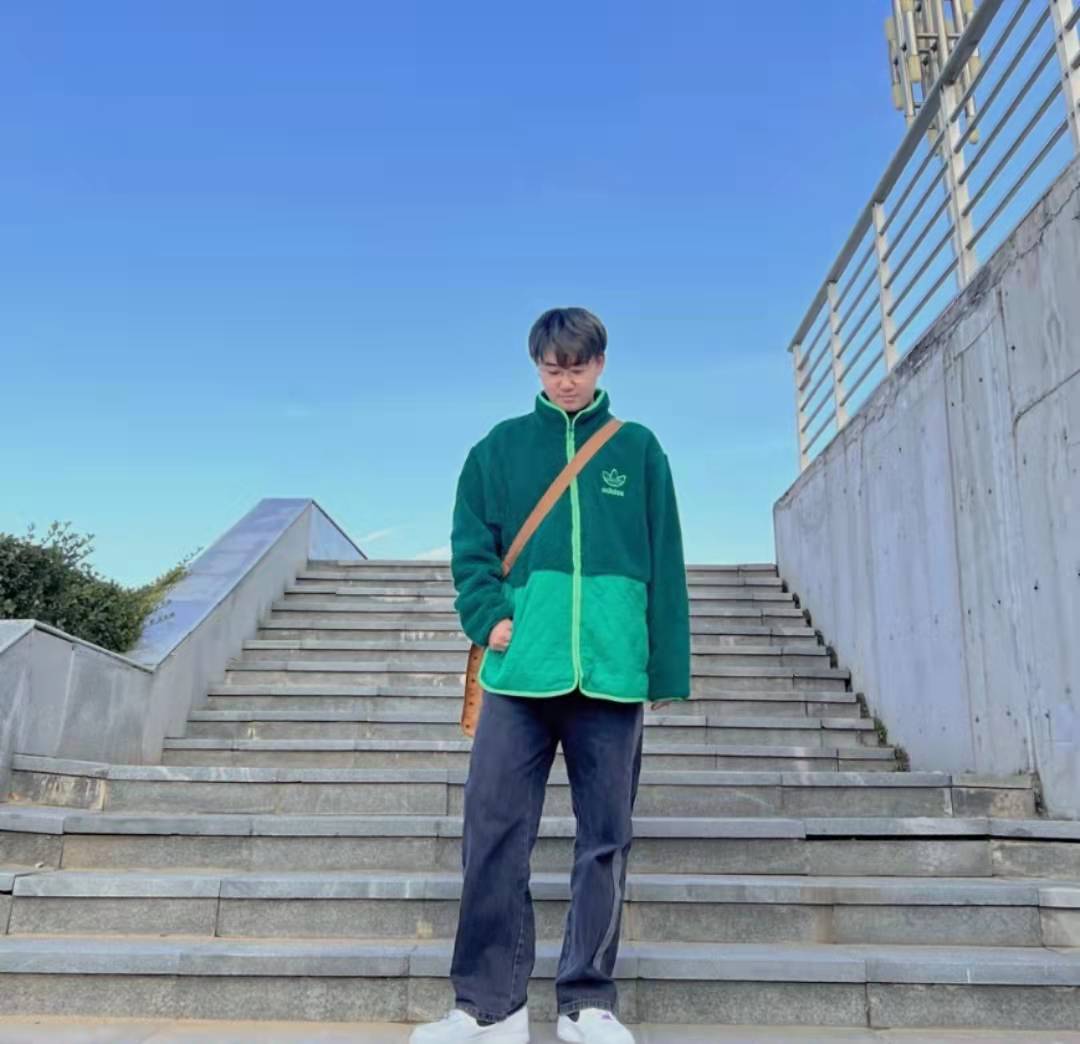 超小众的夹克 