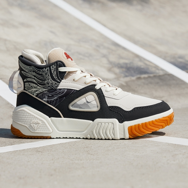 这鞋子很顶啊，简直不要太帅，配色也很简约