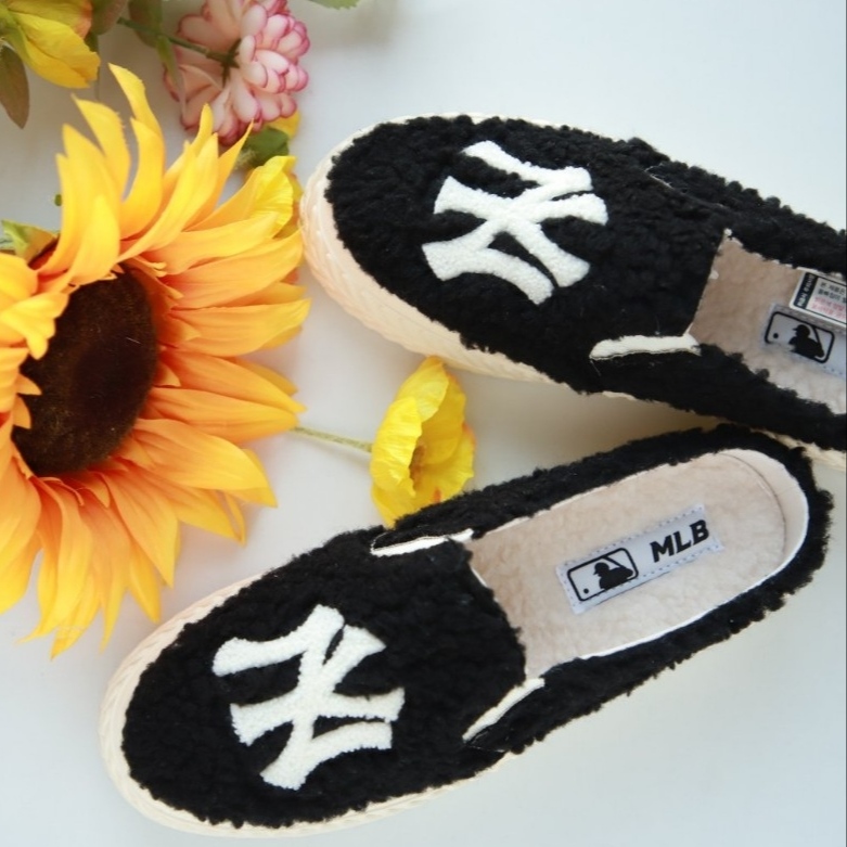 一脚蹬设计挺方便的，毛茸茸的很可爱。