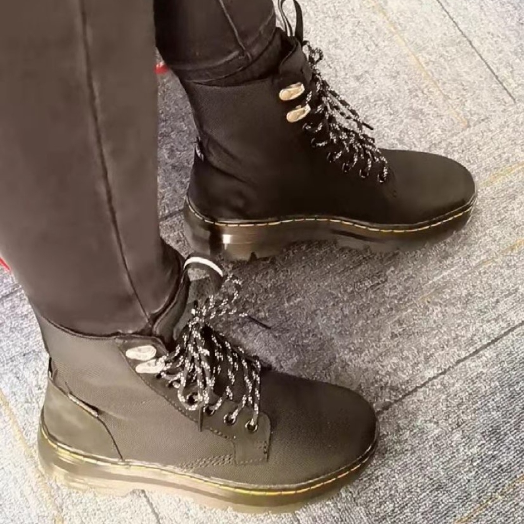 服务非常好，鞋穿着也合适。合适，脚感舒服