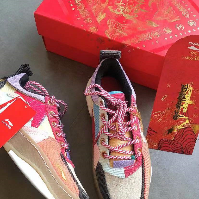 穿着舒服，款式好看，鞋底很软