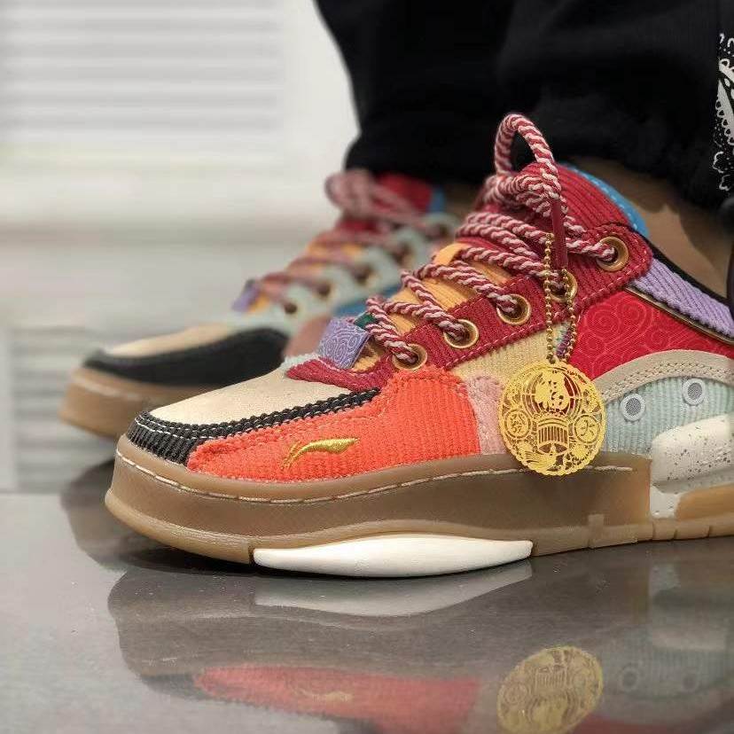 时尚的鞋子，非常的好穿且好看