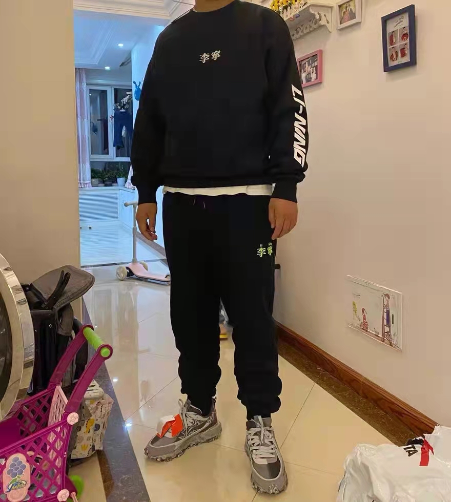 潮流舒适运动卫衣分享