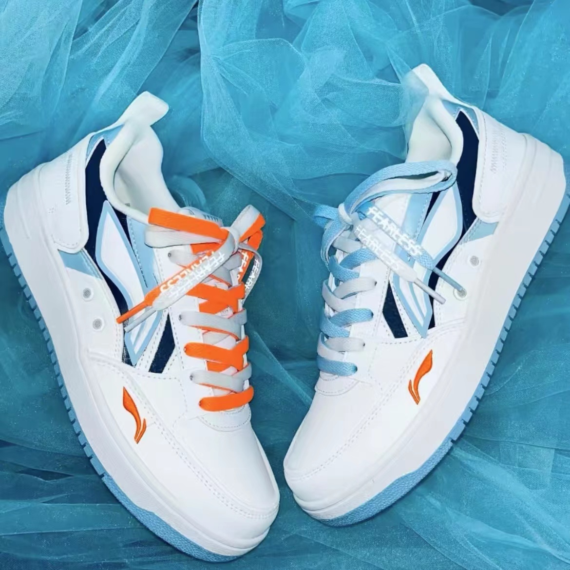 李宁这双板鞋我愿称之为开学神鞋！