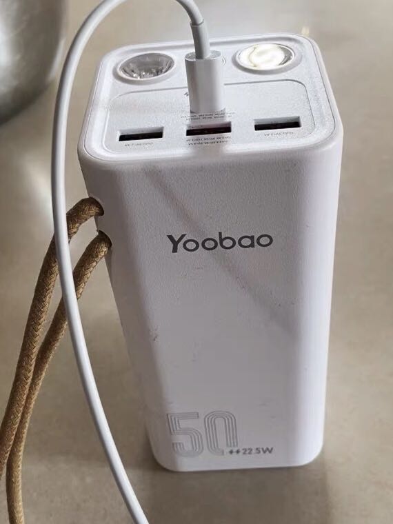 可以把它当做手电筒还是充电宝？