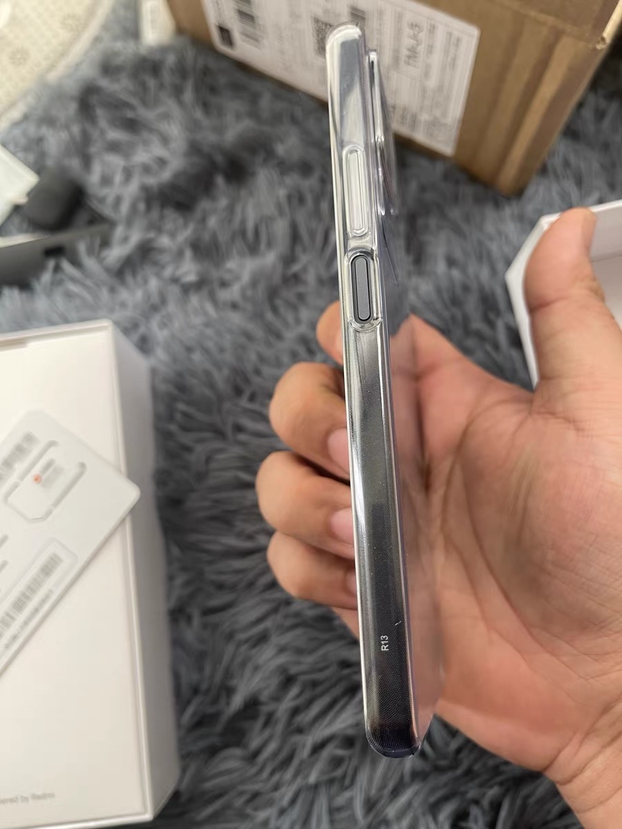 换了新手机，爸爸一上班，就开始炫耀。