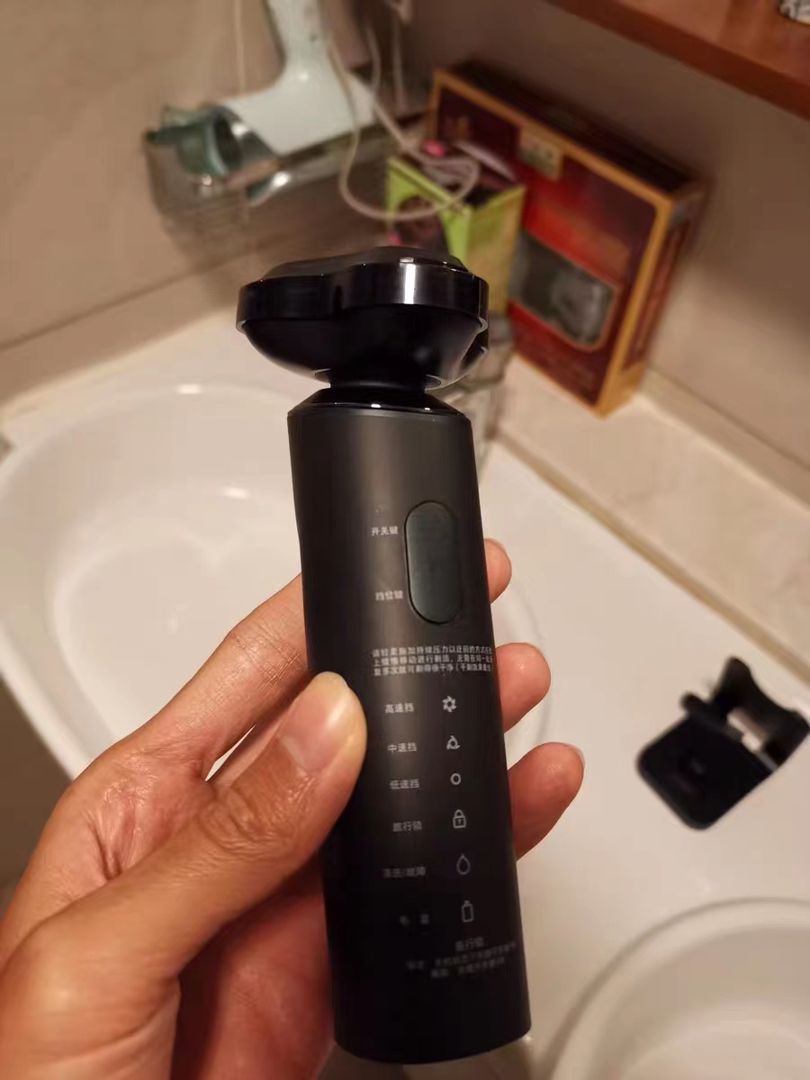 男士必需品~剃须刀