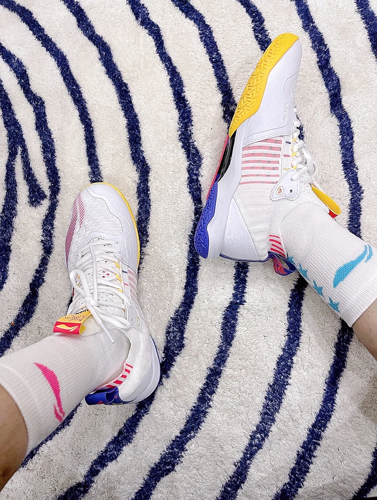 李宁 突袭Ⅳ ，颜值逆天的羽毛球鞋