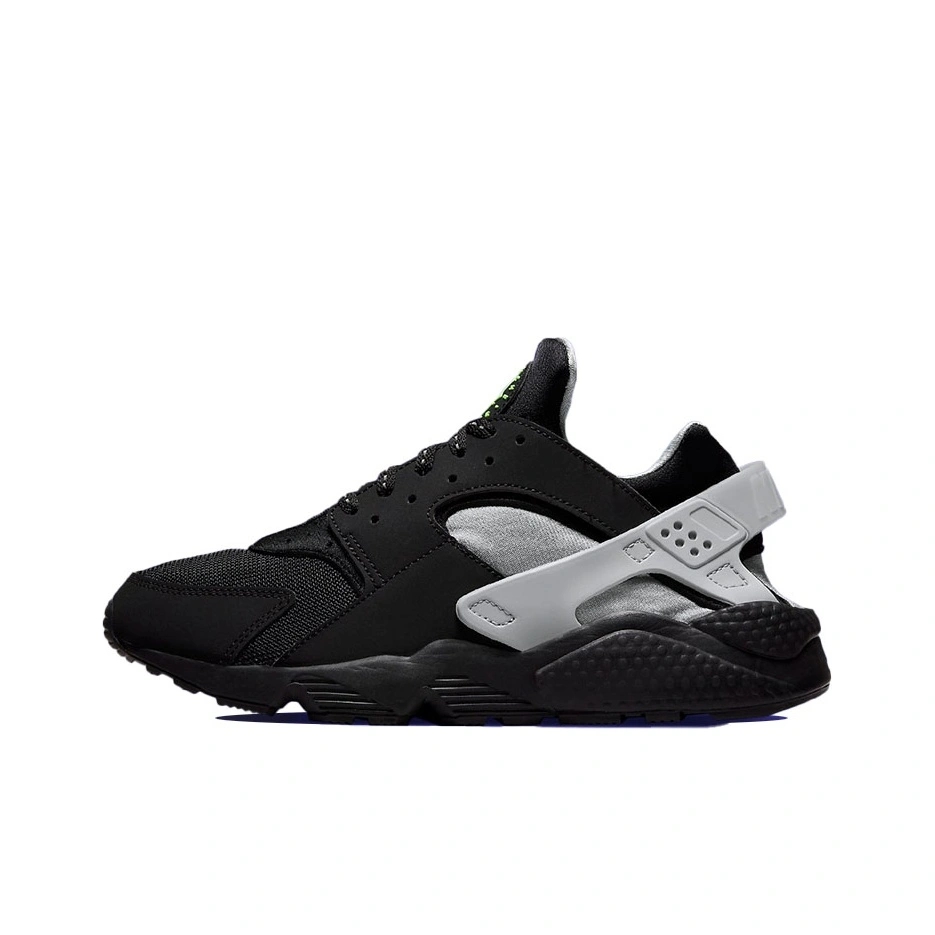 推荐商品：Nike Air Huarache 跑鞋 轻便透气舒适耐磨缓震复古防滑织物合成革运动低帮圆头 黑色/银色