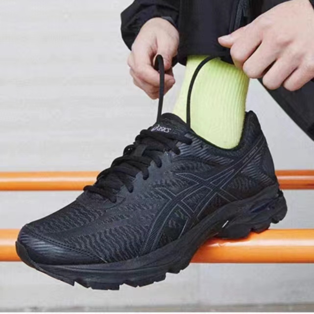 Asics跑鞋