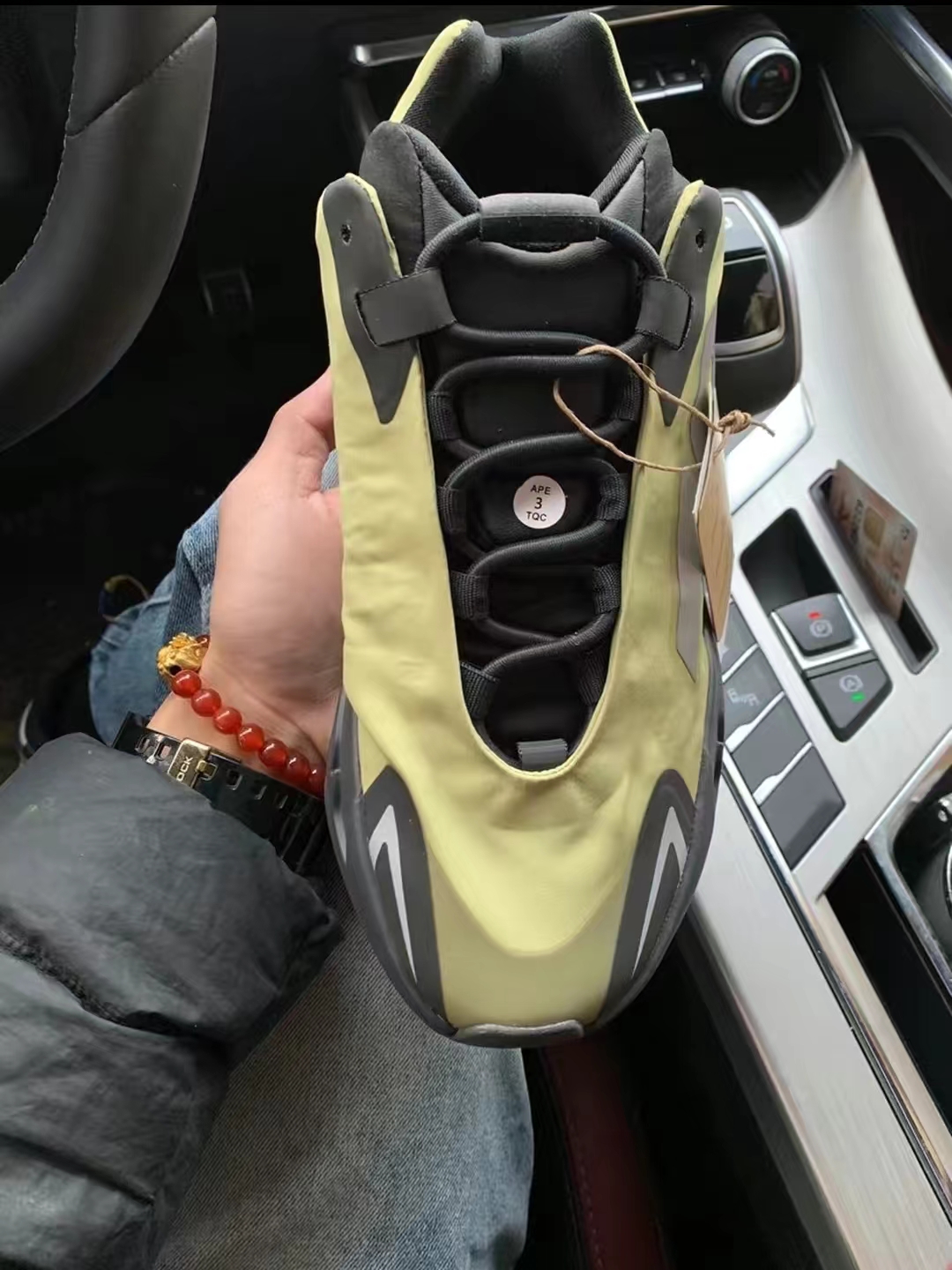 yeezy设计独到