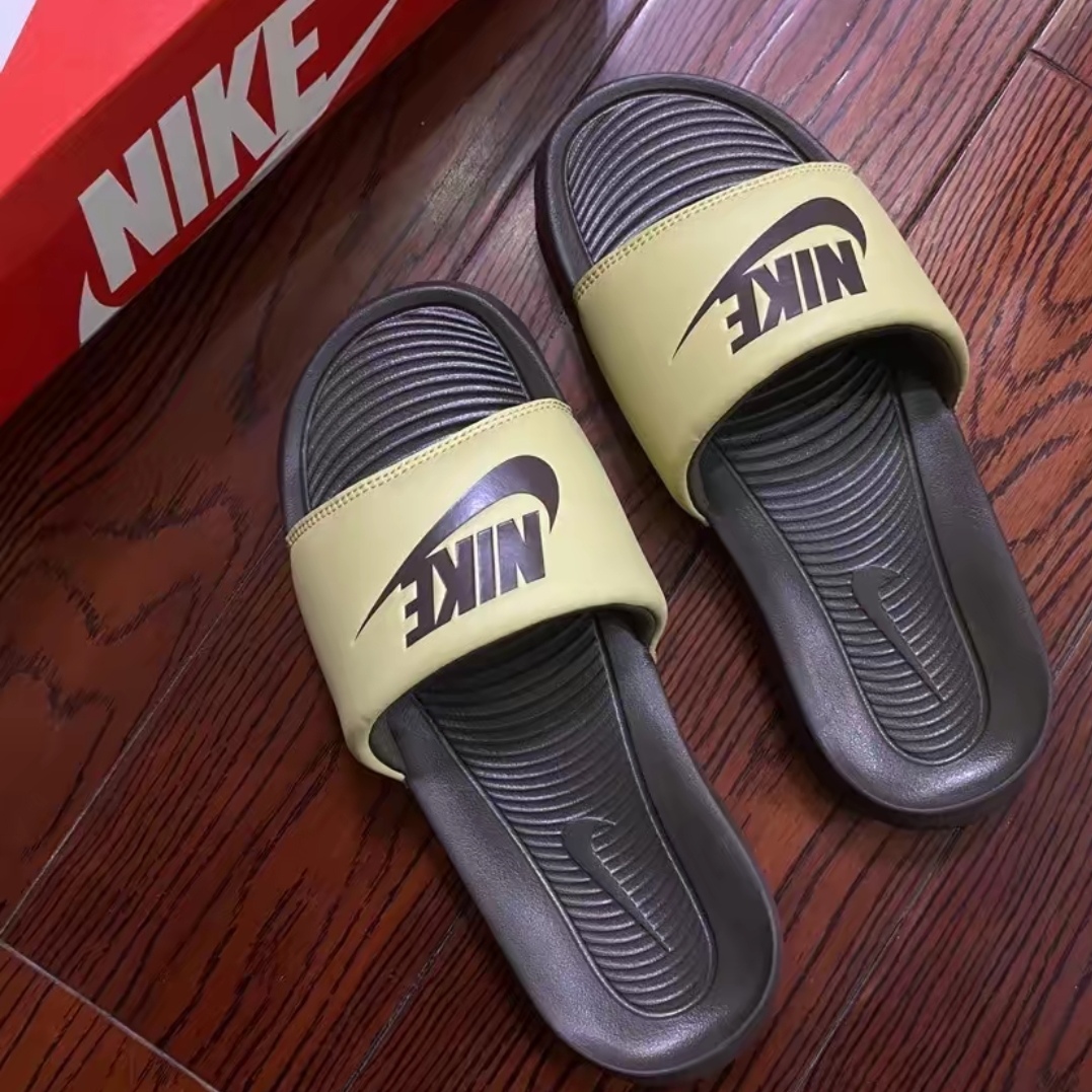 超火的 Nike 拖鞋~夏日必备单品