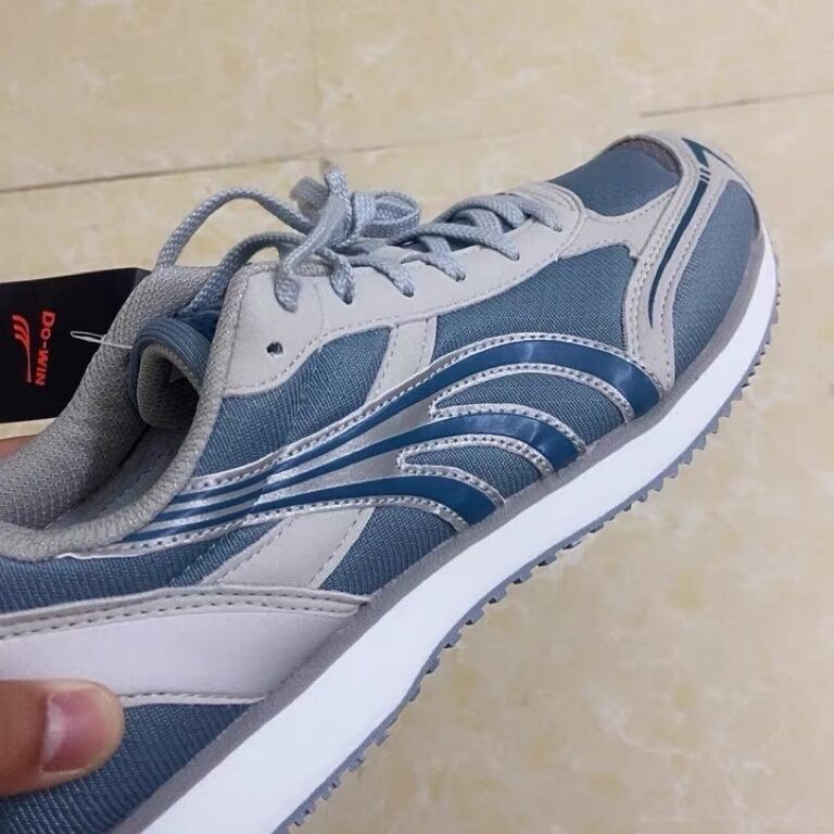 国产专业跑鞋 多威