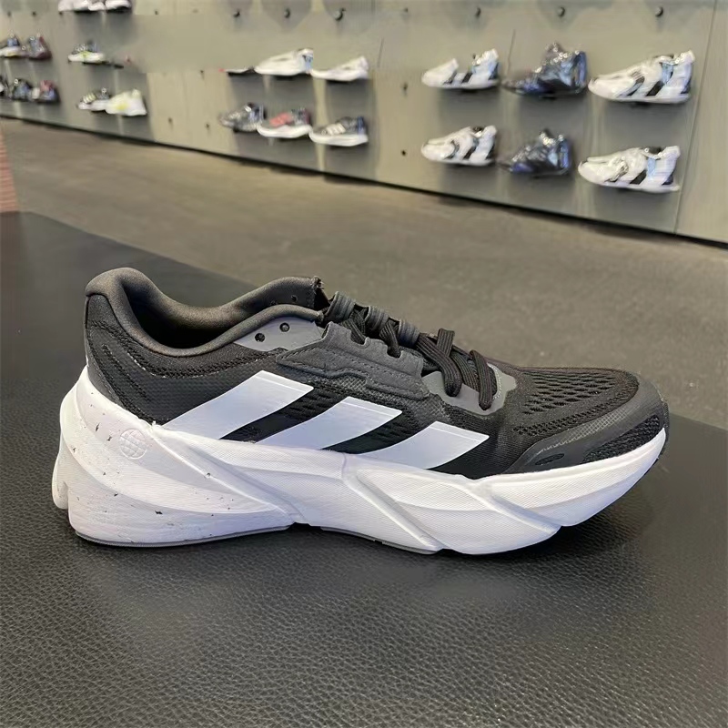 adidas 跑鞋