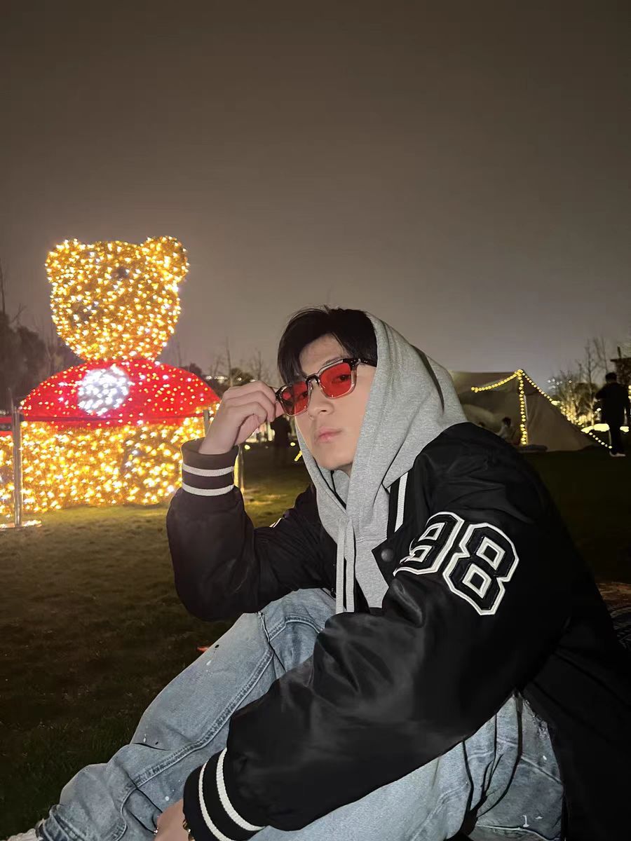 WHOOSIS粉色logo卫衣分享
