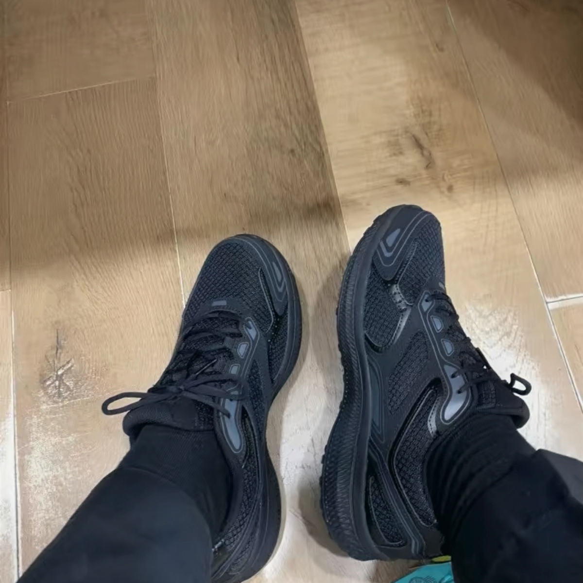 斯凯奇黑色鞋款推荐