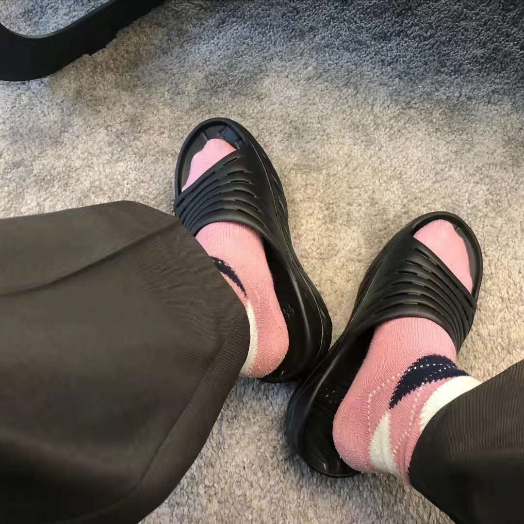 户外穿着也合适