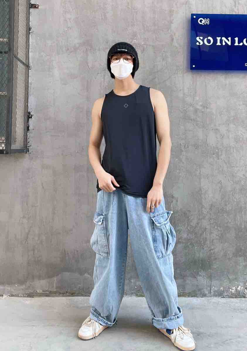 拜托 夏天真的很需要黑色背心