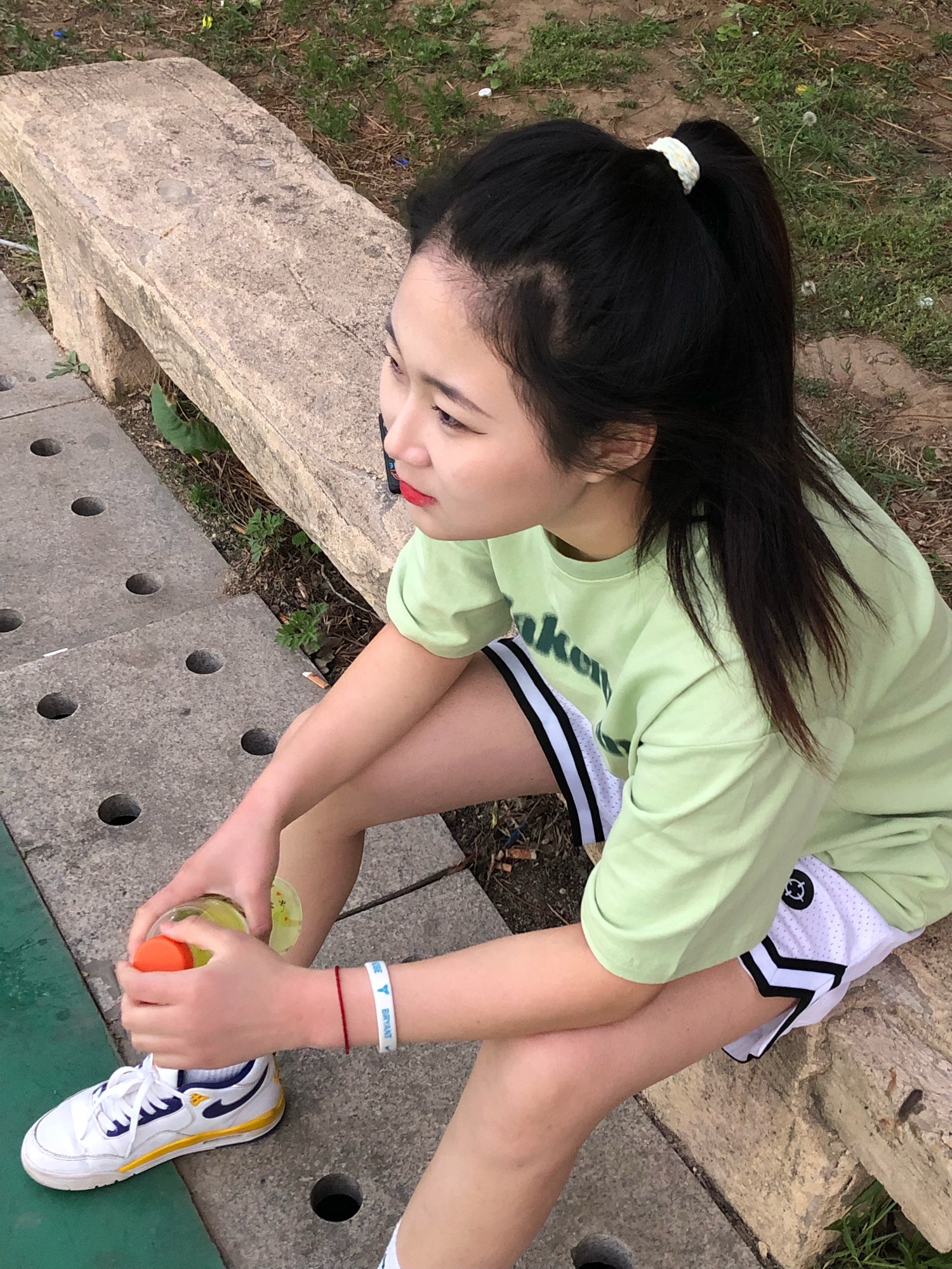 女生穿秋裤也太酷了吧