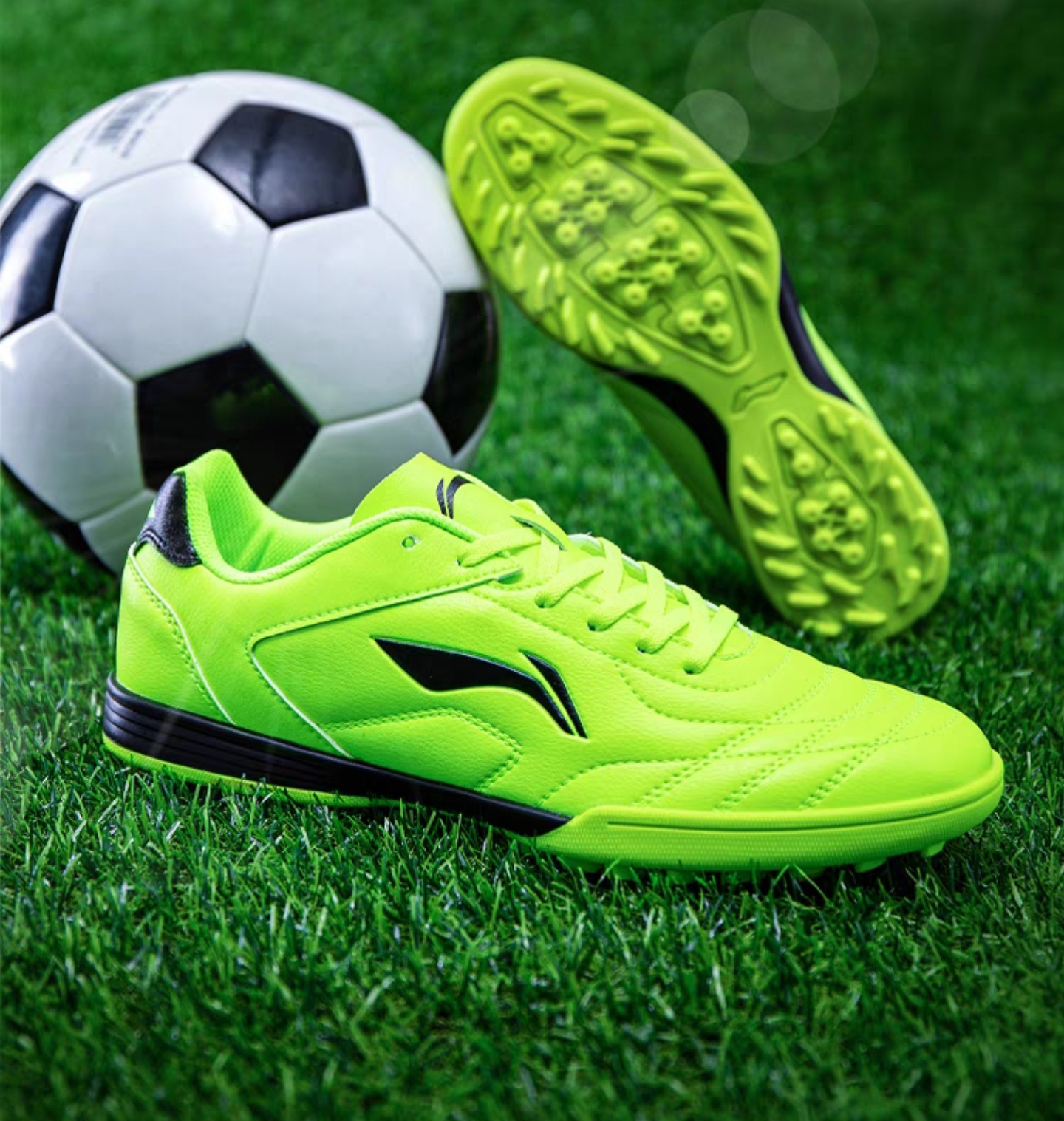 鞋底很软，版型也不错