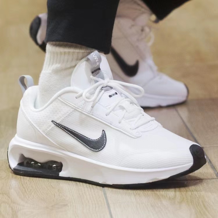 Nike Air Max 跑鞋