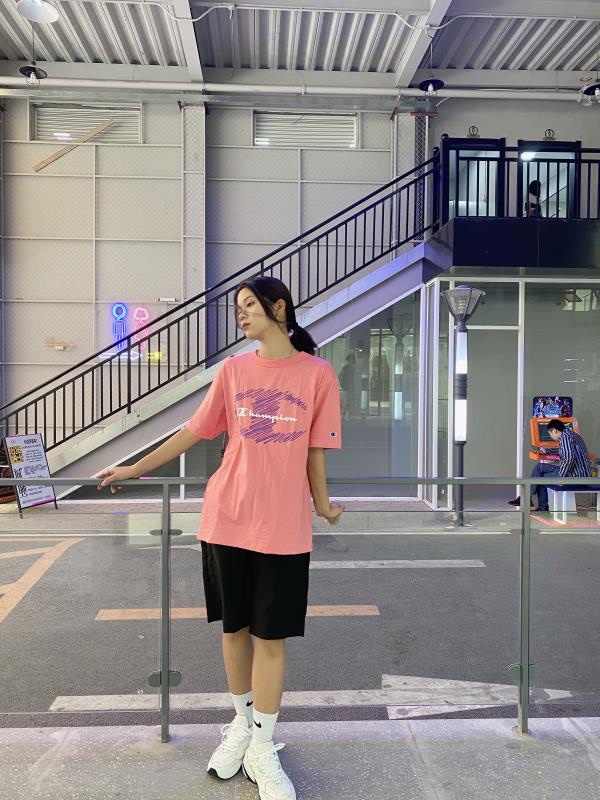 可以搭配成情侣装的平价短袖