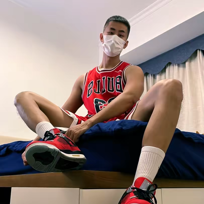 绝美酷帅男孩球衣穿搭