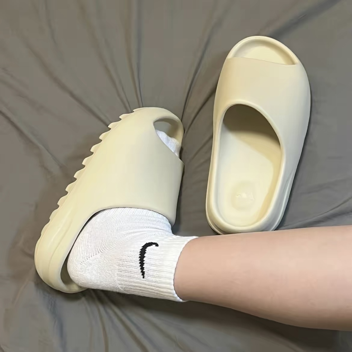 大补货！被炒到3000+的YEEZY拖鞋”要补货啦，阿迪yyds！