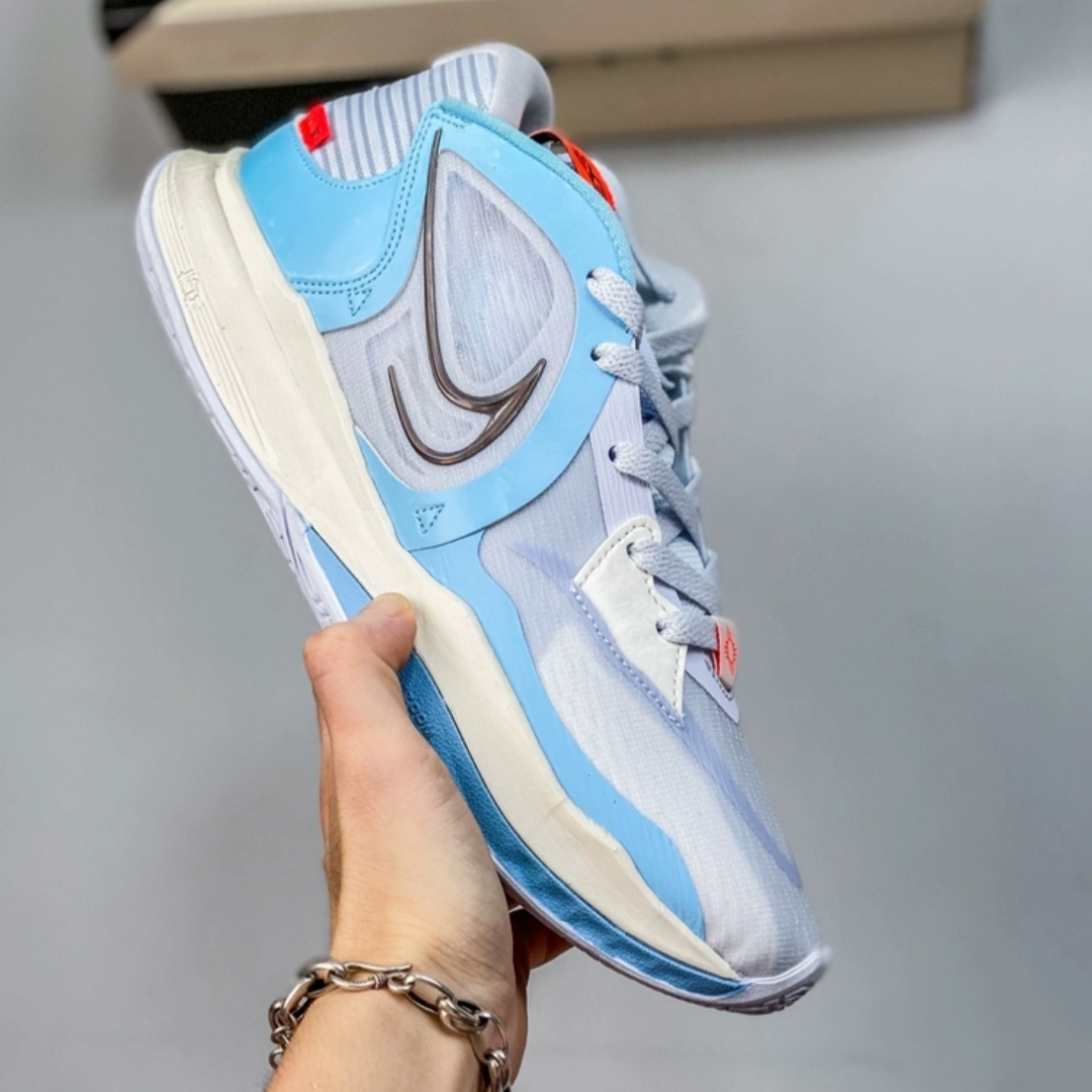 有颜能打的欧文5low Kyrie 5low