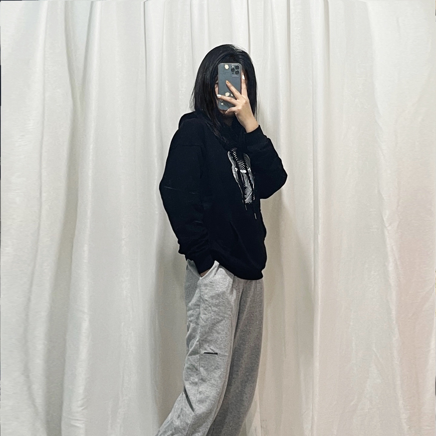 暗黑酷帅简约印花卫衣穿搭