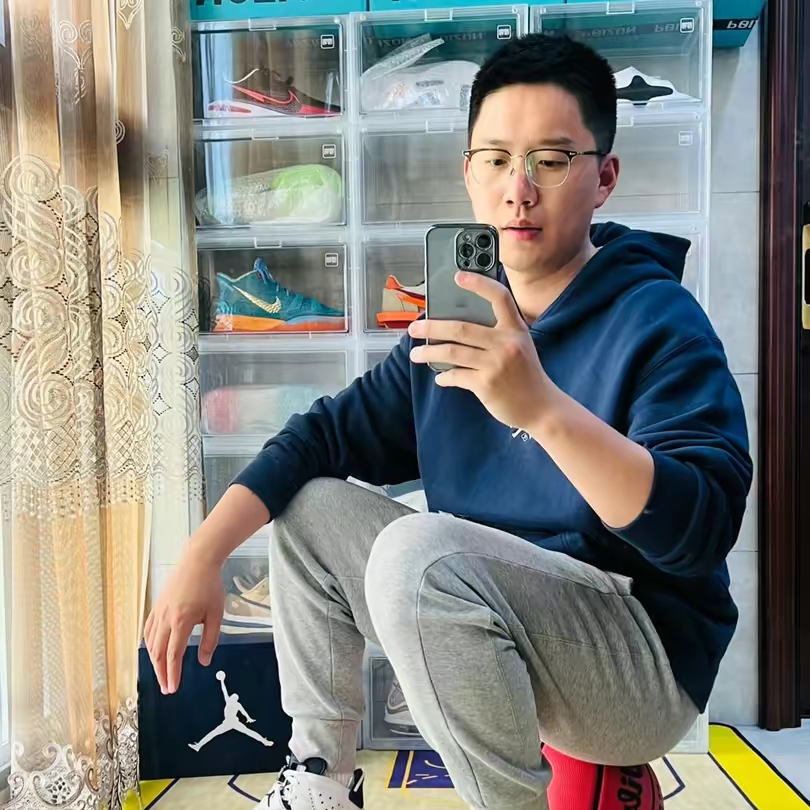 这件藏蓝色卫衣实在是太好穿了
