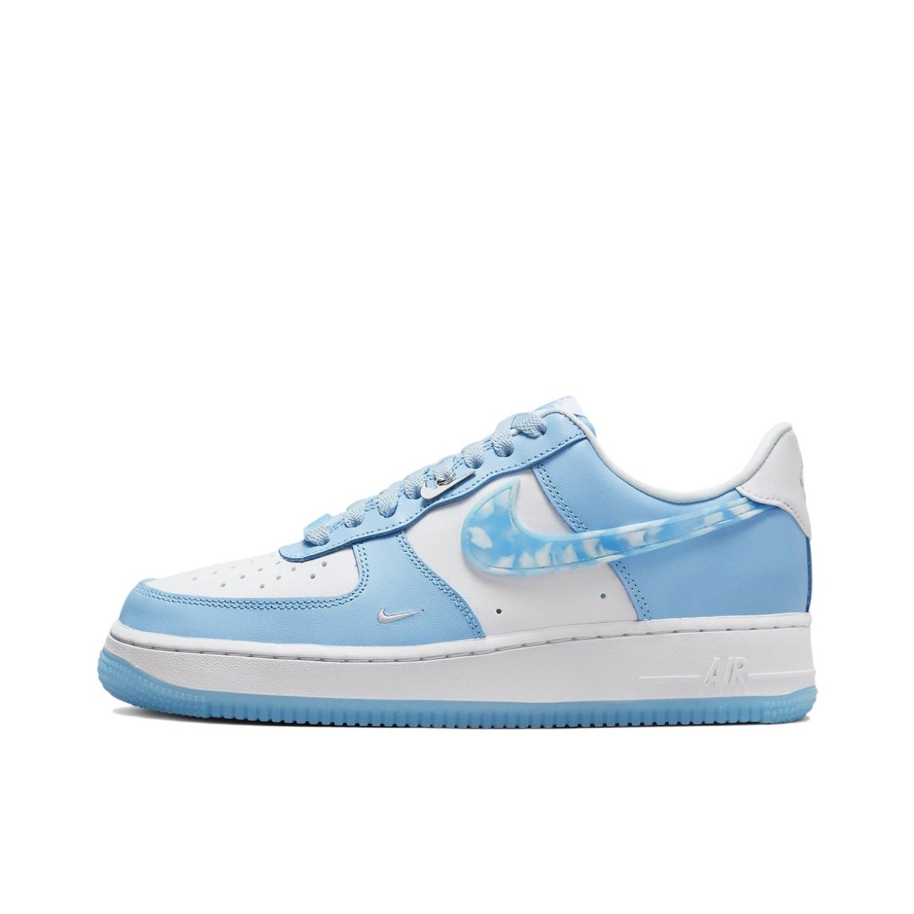 推荐商品：Nike Air Force 1 空军一号 板鞋 轻便舒适百搭耐磨防滑复古 美甲钩/蓝色/白色