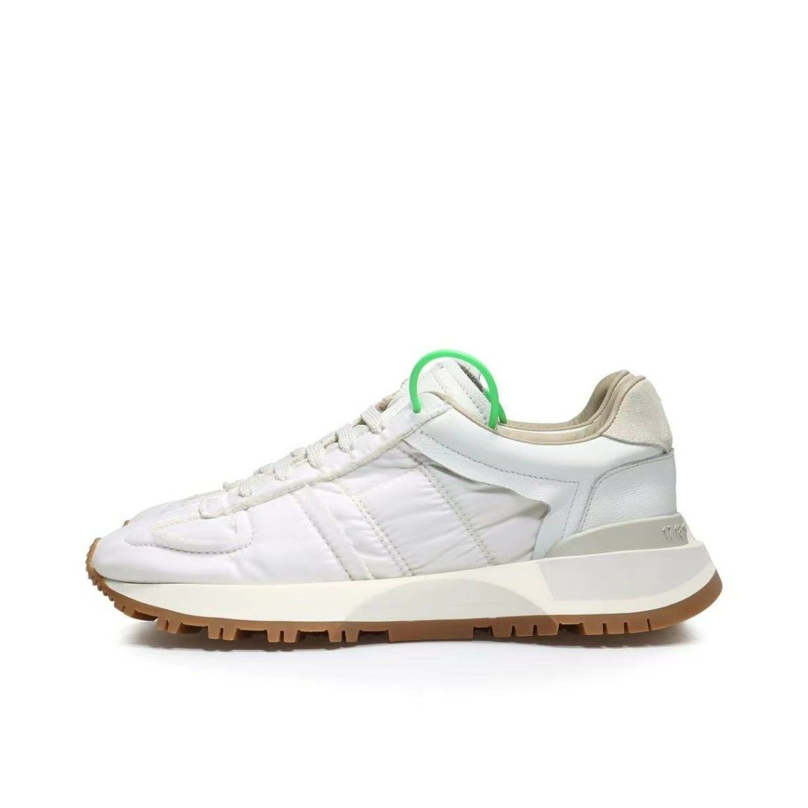 推荐商品：Maison Margiela Nylon 防滑耐磨 复古 运动休闲鞋 S58WS0213P4341H9404 象牙白