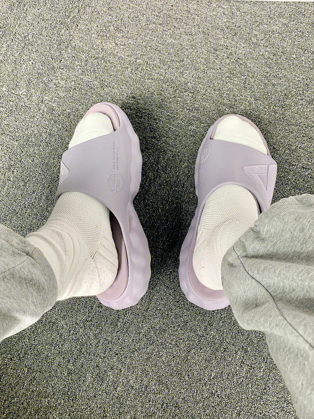 ✔️穿一双拖鞋出门真的太舒服了