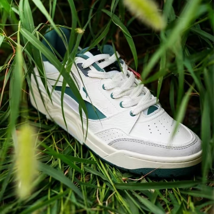 开学穿这双，刷新你对板鞋的全新认知！