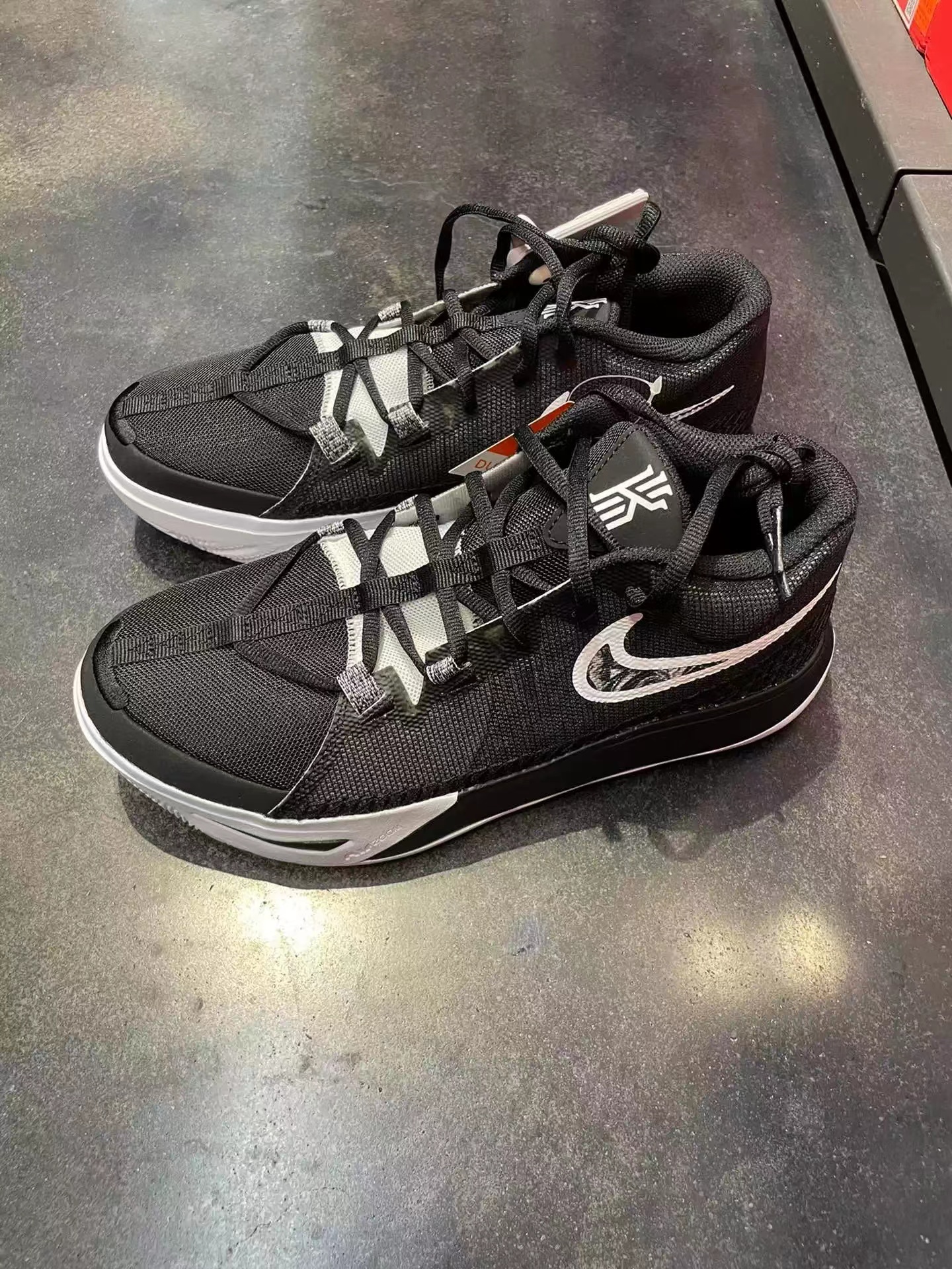 欧文最新支线鞋款 👟👟