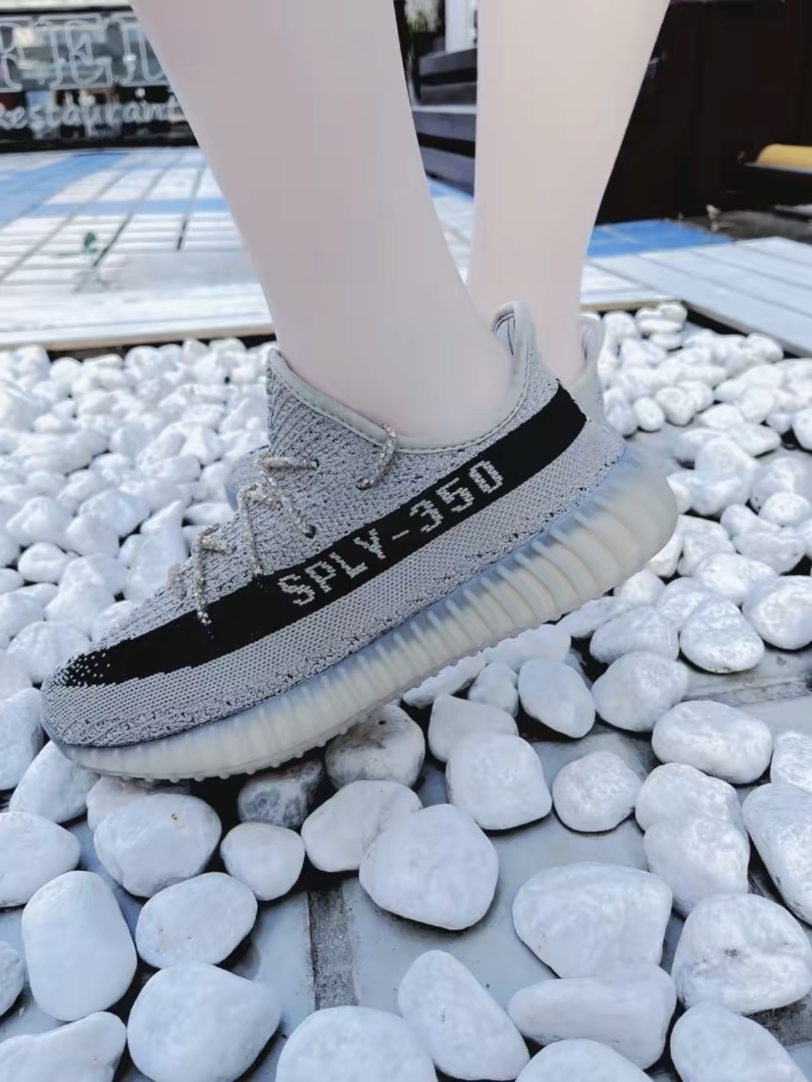 初代「油漆条」回归!芝麻Yeezy350V2新配色