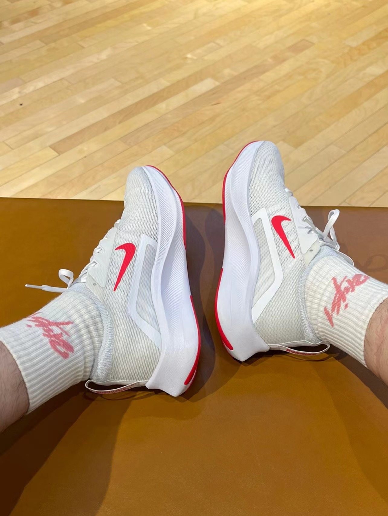 穿上Nike Zoom Fly 4 一起朝着目标活力开跑吧