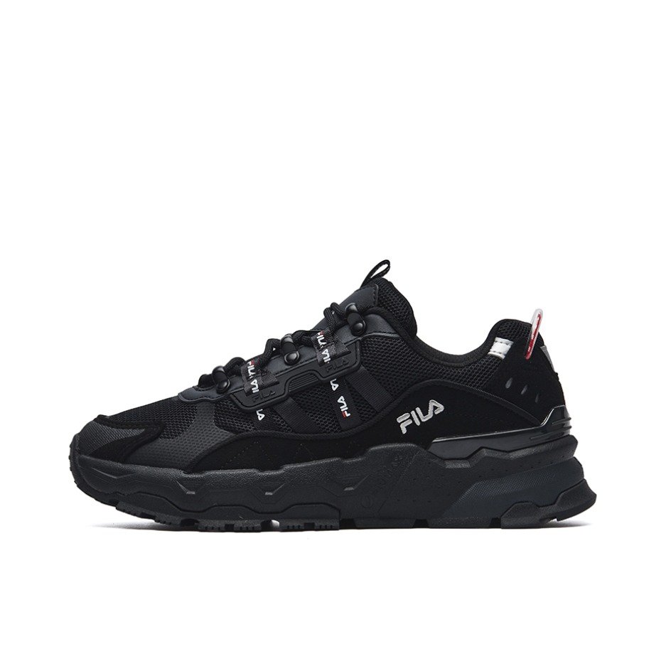 推荐商品：FILA/斐乐 TREK 满天星 防滑耐磨 时尚复古 网面 包裹性 合成革织物 厚底鞋 运动休闲鞋 女款/纯黑色
