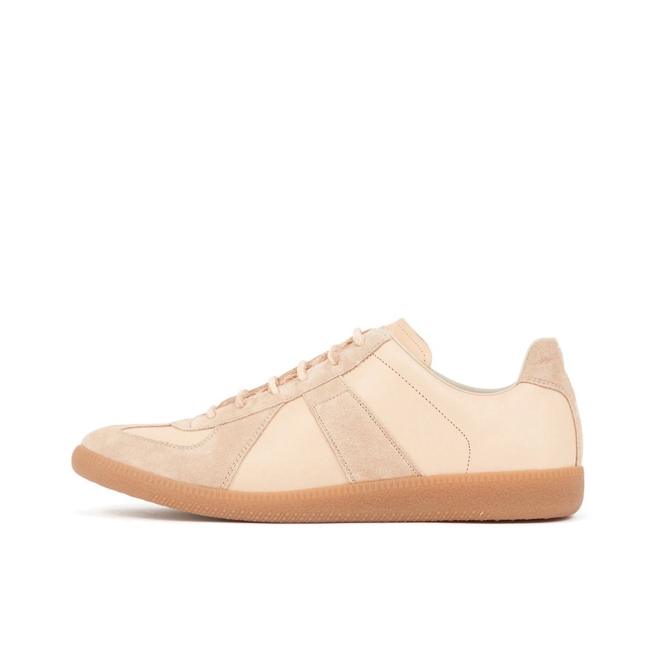 推荐商品：Maison Margiela 梅森·马吉拉 Replica 板鞋 德训鞋 时尚复古简约圆头牛皮拼接 杏色
