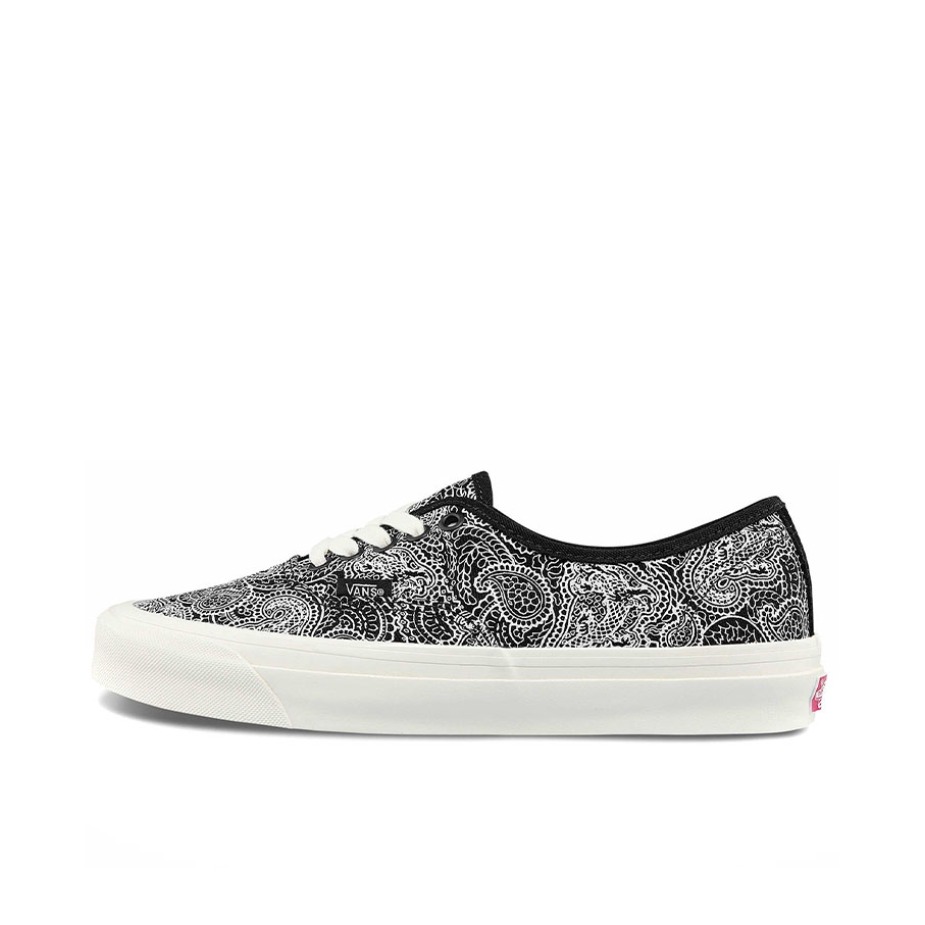 推荐商品：Vans/范斯 Authentic 潮流休闲 轻便舒适 防滑耐磨 百搭运动 复古 板鞋 黑白/腰果花