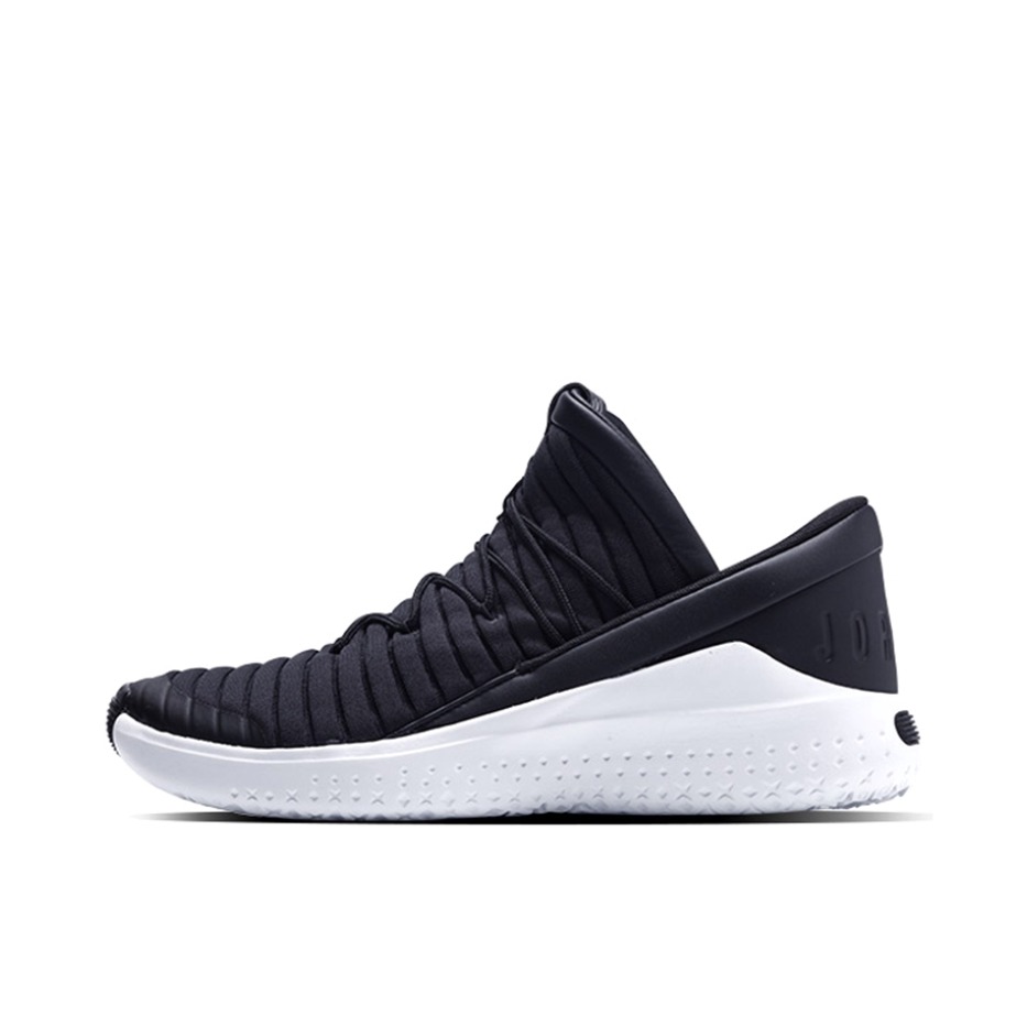 推荐商品：Air Jordan Flight Luxe 减震透气 防滑耐磨 篮球鞋 Black White 黑白