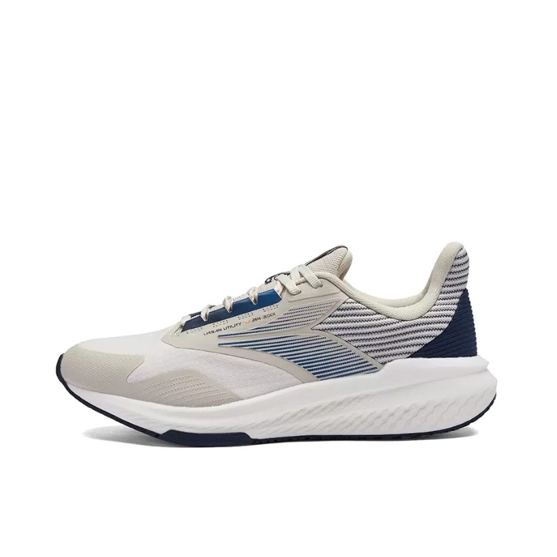 推荐商品：361° 运动生活系列 防滑耐磨 缓震回弹 网面透气 防水 跑鞋 582242252 男款/燕麦奶/油墨蓝