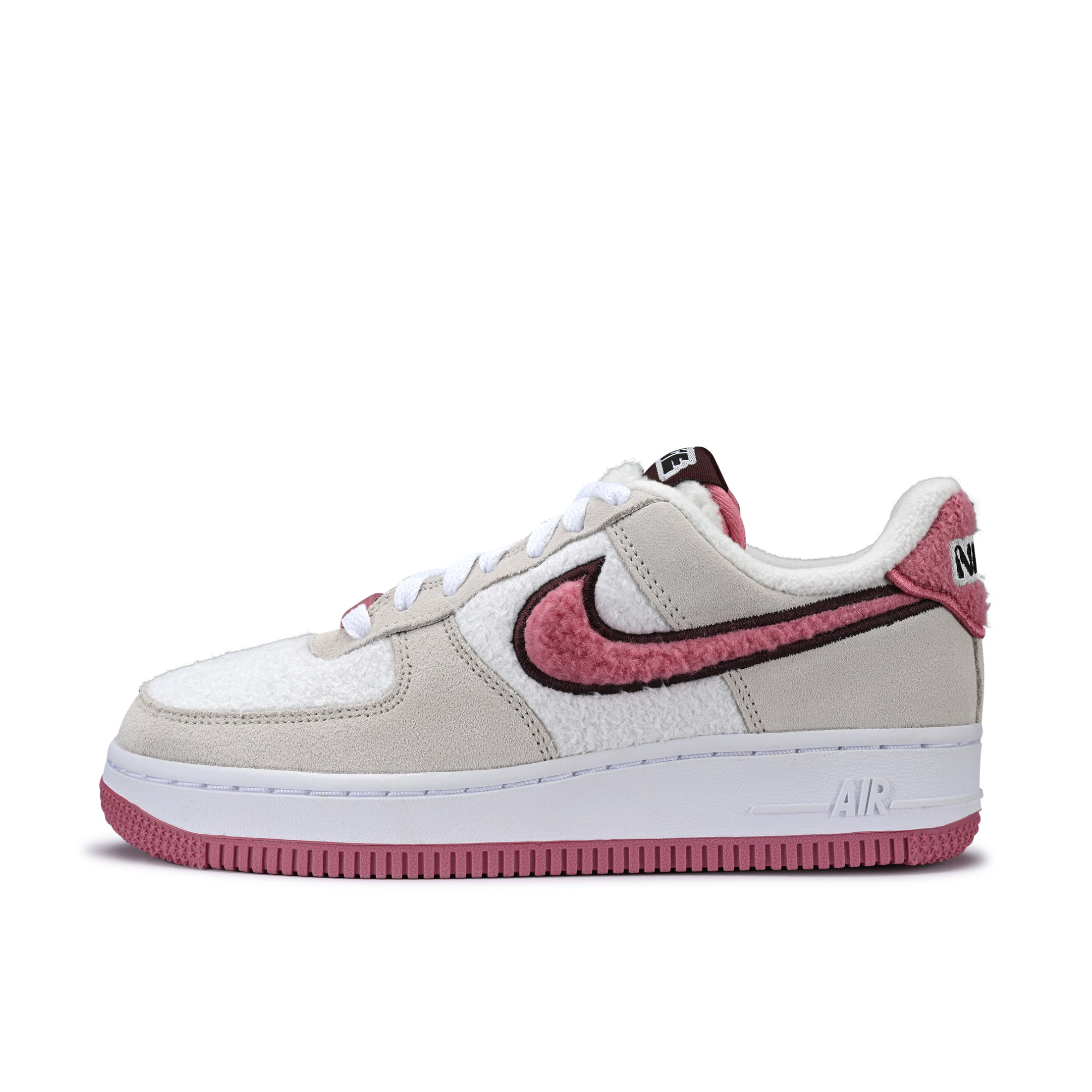 推荐商品：Nike Air Force 1 空军一号 板鞋 轻便舒适百搭耐磨防滑复古 女款/白色/灰色/红色